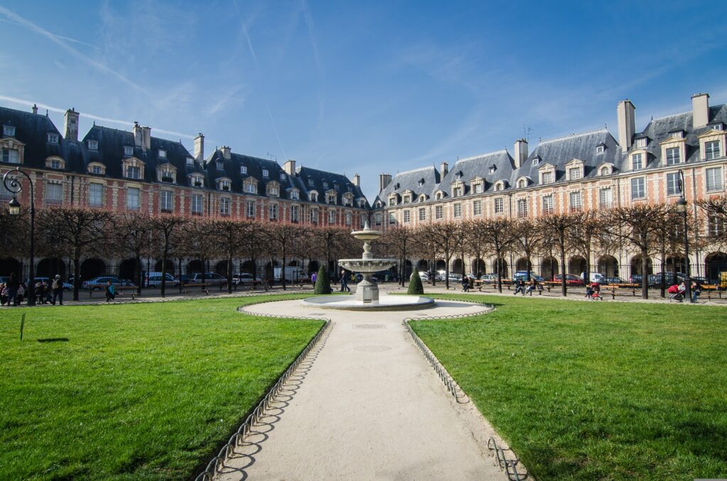 Place des Vosges, Paris 4e, au cœur du Marais
