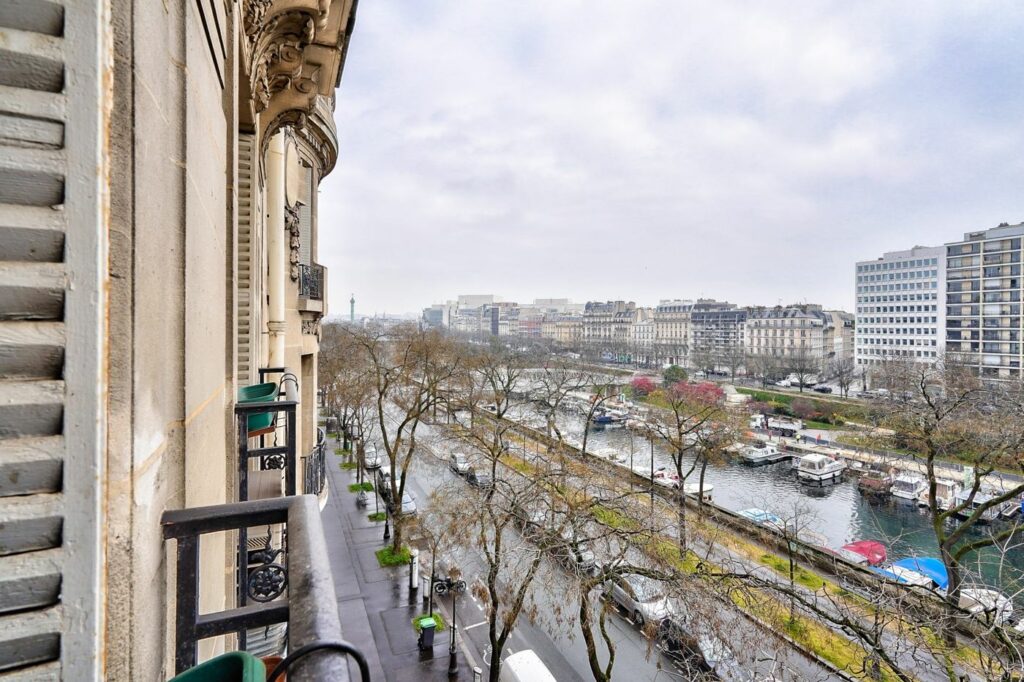Vue sur le bassin de l'Arsenal depuis un appartement du boulevard Bourdon, Paris 4e